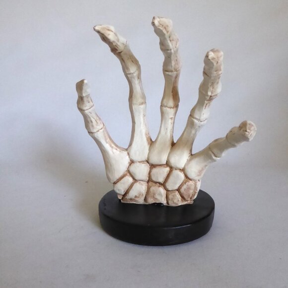 NEW HALLOWEEN GOTHIC SKELETON HAND WALL HOOK HANGING SCULPTURE - Picture 4 of 7